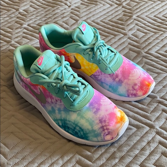 girls tie dye nike shoes